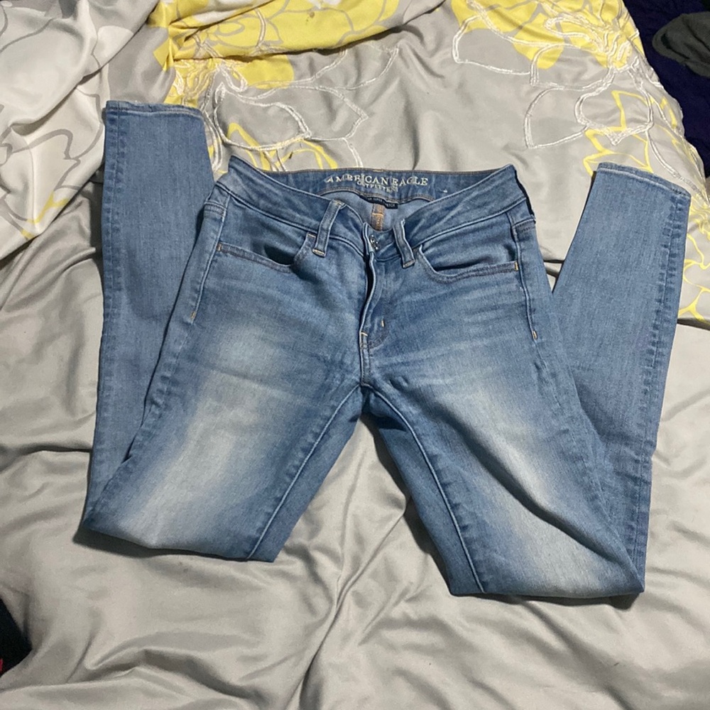 Light wash American Eagle mid-rise jegging - Picture 1 of 6